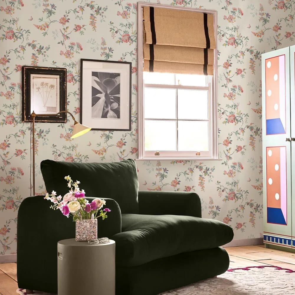 Birds & Roses Spring Wallpaper roomset
