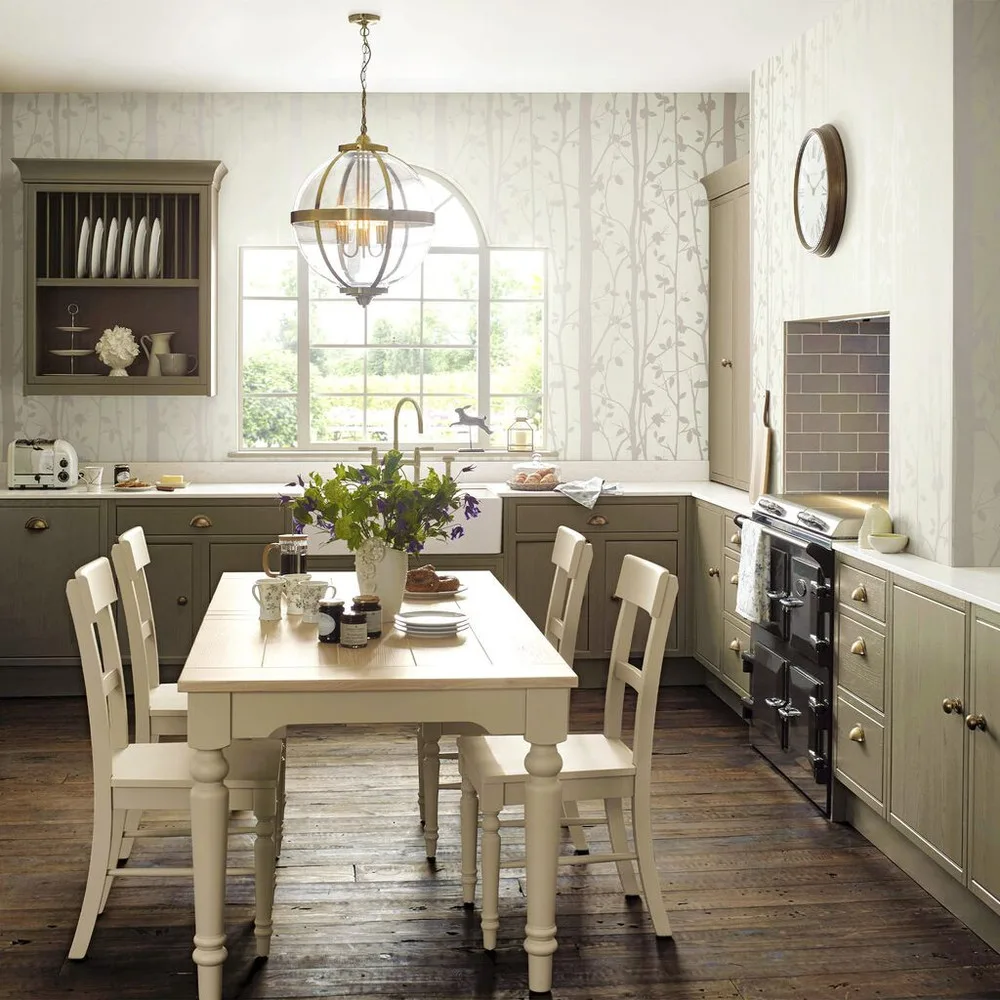 Cottonwood Pearlescent White Wallpaper roomset