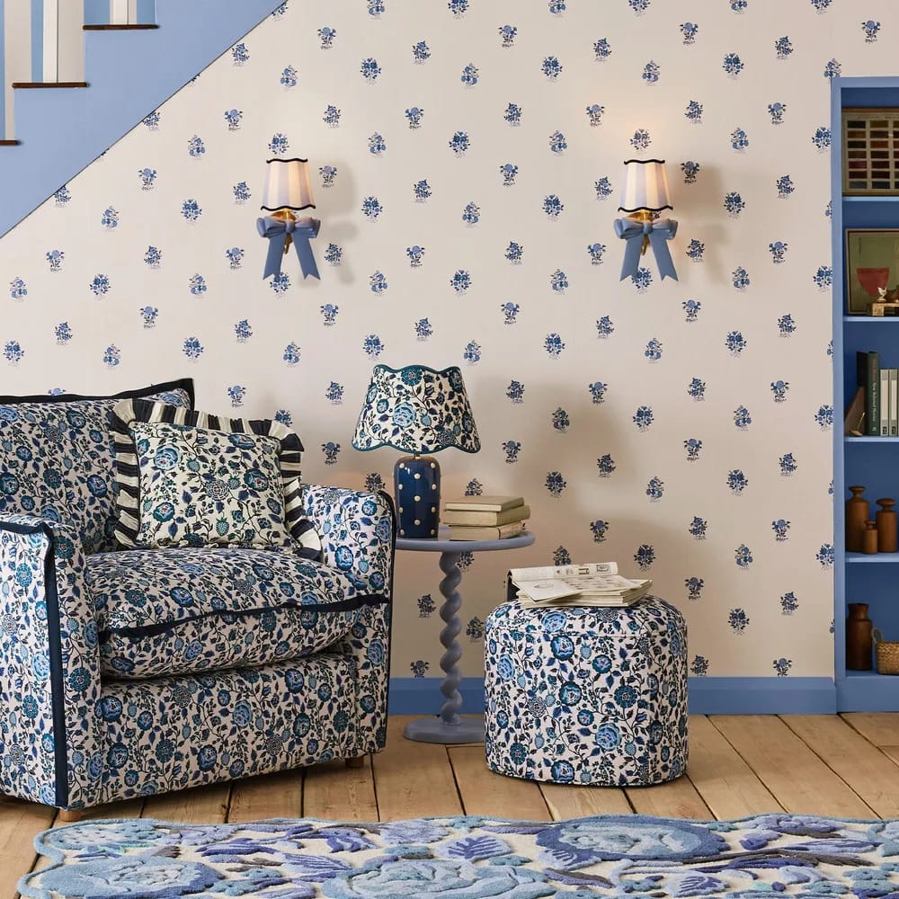 Kingdom Posey Blue Wallpaper roomset