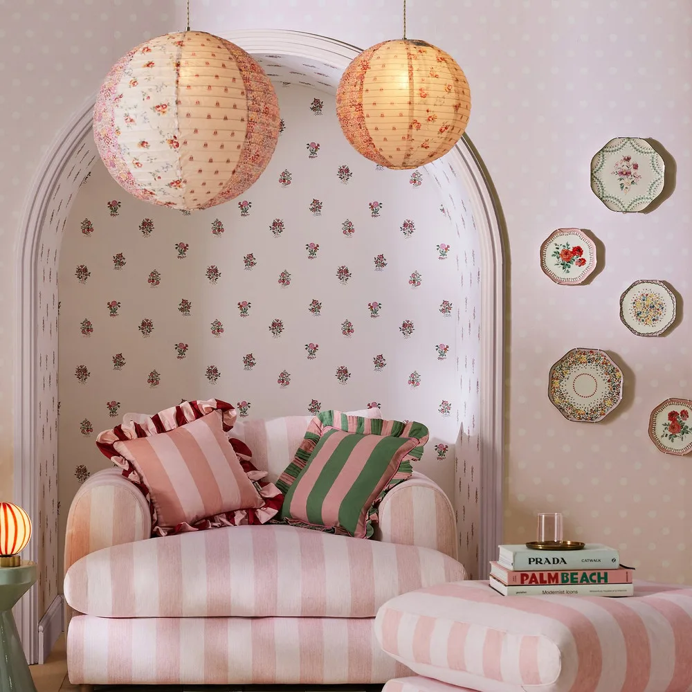 Kingdom Posey Rose Wallpaper roomset