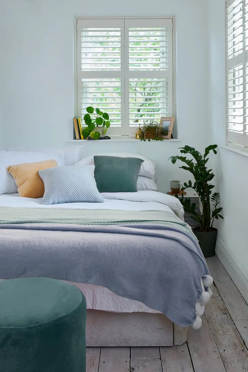 Laura Ashley Seaspray White Paint detail 1
