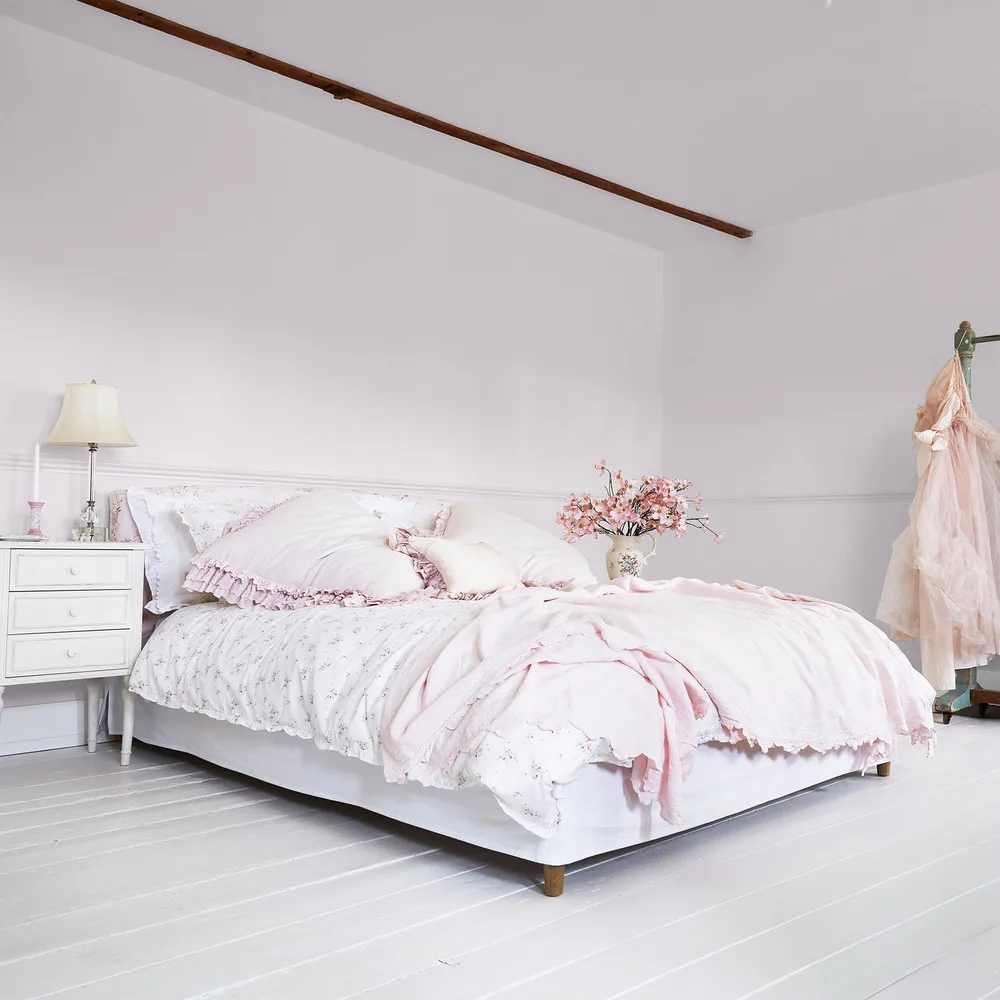 Shabby Whisper Pink Paint detail 1