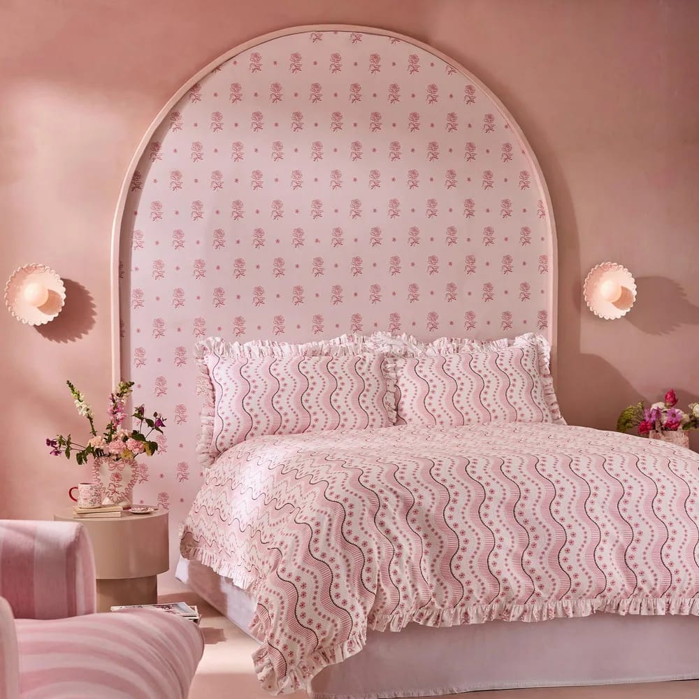 Spitalfield Bunches Pink Wallpaper roomset