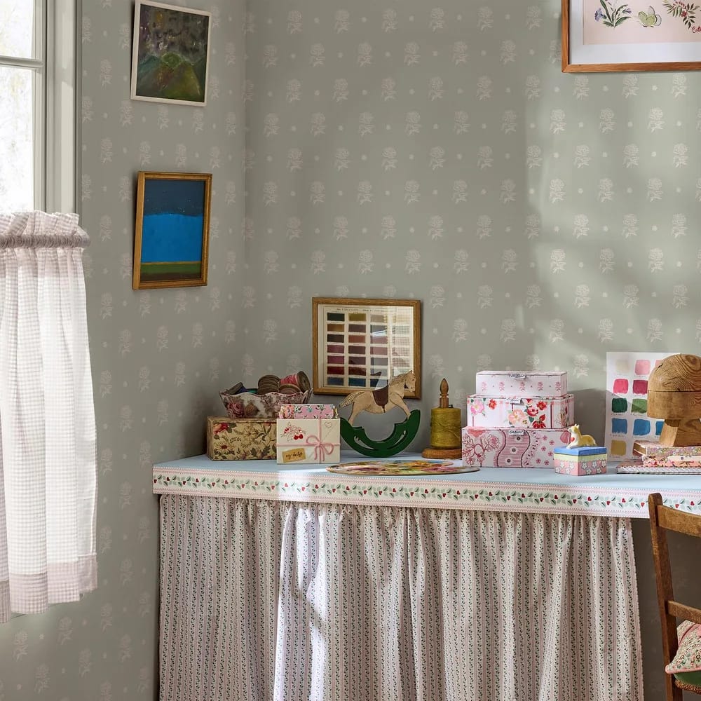 Spitalfield Bunches Sage Wallpaper roomset