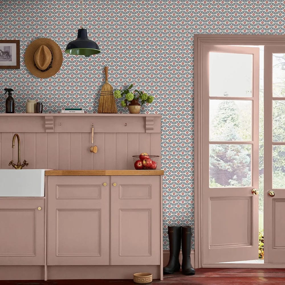 Stately Floral Wallpaper roomset