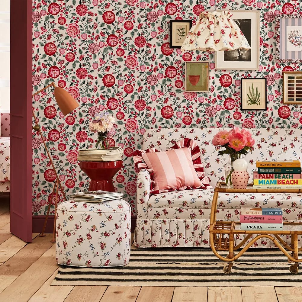Strawberry Garden Rose Wallpaper roomset