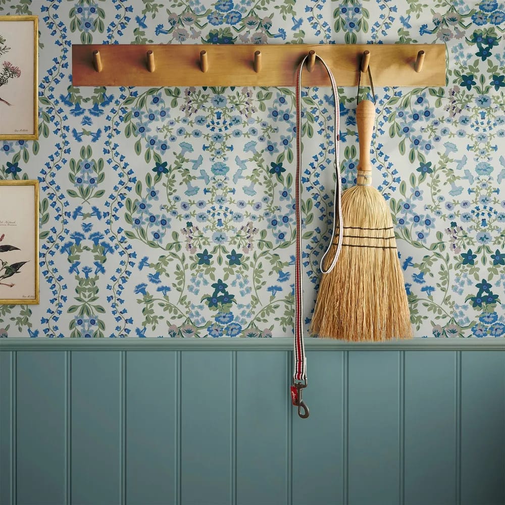 Symmetrical Trellis Ditsy Wallpaper roomset